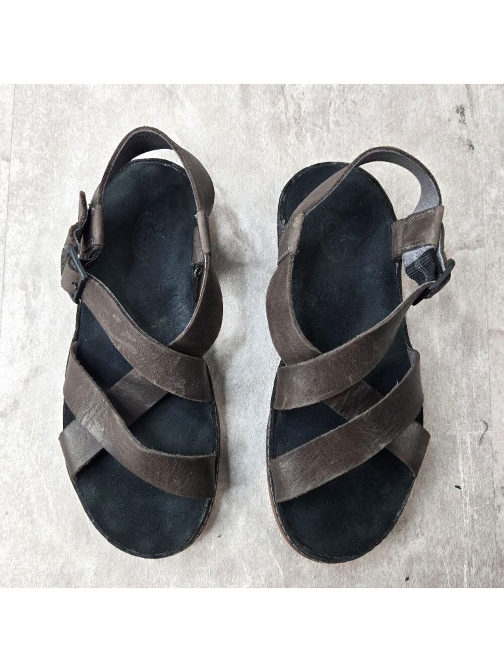 Chaco Flat Strappy Sandals 6 Dark Gray Leather Outdoor Summer Bohemian Gladiator